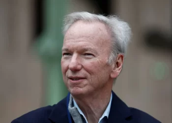 رئيس غوغل السابق.. أنظمة الذكاء الاصطناعي قد تُخترق لتصبح أسلحة خطيرة