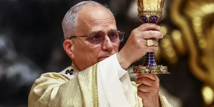 البابا يعتزم زيارة موقع انفجار مرفأ بيروت خلال وجوده في لبنان