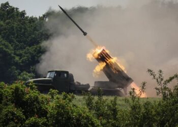 روسيا.. ضربات صاروخية مكثفة على أهداف أوكرانية وتحرير بلدتين جديدتين