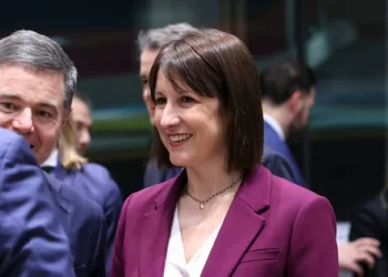 بريطانيا.. وزيرة المالية ,,, ندرس زيــــادة الضرائب وخفض الإنفاق