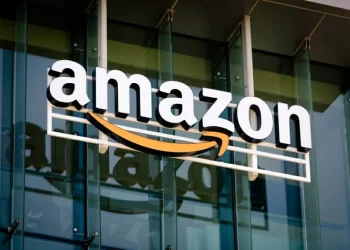 أمازون تستعد لتسريح نحو 30 ألف موظف في أكبر موجة خفض للوظائف منذ 2022