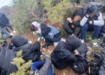 وصول 26 مهاجراً إلى جزيرة يونانية نائية بينهم عراقيان