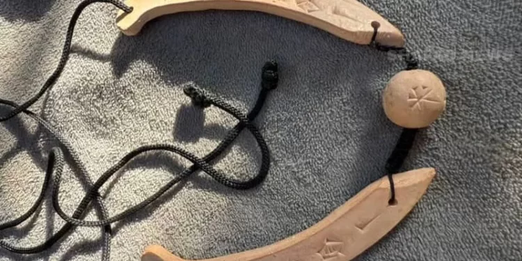 شباب عراقيون يرتدون الماضي بلباس الحاضر