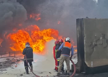 انفجار كبير واندلاع حريق ضخم بمستودع للنفط غربي البصرة