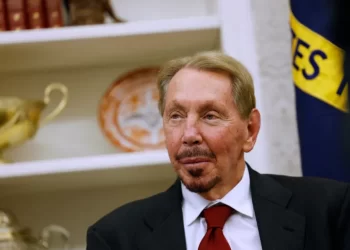 الملياردير الغامض الذي يبتلع تيك توك من أجل إسرائيل