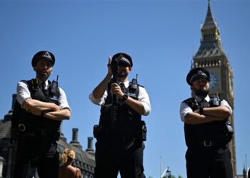 مخابرات بريطانيا تحذر السياسيين من استهدافهم عبر الجواسيس من “روسيا والصين وإيران”