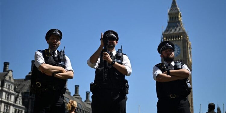 مخابرات بريطانيا تحذر السياسيين من استهدافهم عبر الجواسيس من “روسيا والصين وإيران”