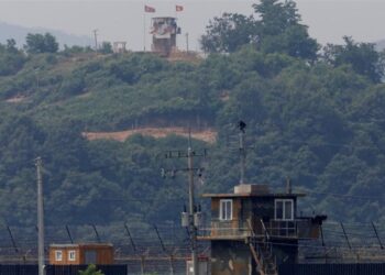 كوريا الجنوبية تحتجــــز جندياً شمالياً بعد عبوره الحدود البرية