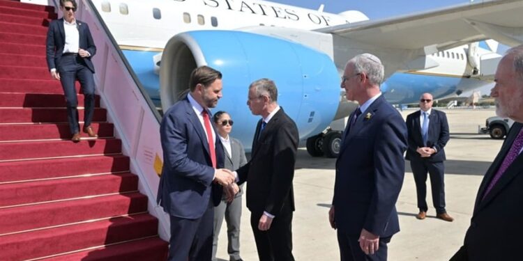 نائب الرئيس الأمريكي يصل إسرائيل