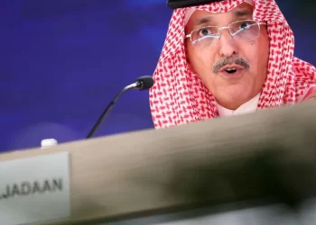 وزير المالية السعودي يحــــذر من “عاصفة” الديون العالمية