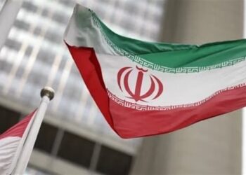 ايران.. القضاء يحكم بالسجن على فرنسيين بتهمة التجسس لصالح باريس وتل أبيب