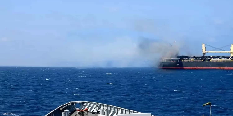 مقتل أحد أفراد طاقم سفينة هولندية هاجمها الحوثيون قبالة اليمن