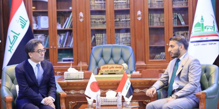 السفير الياباني يزور النجف بحثاً عن مشاريع لبلاده