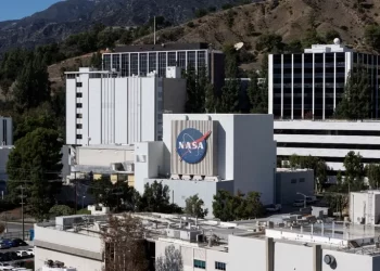 مهمة الهبوط على القمر,,, إيلون ماسك و”ناسا” يتبادلان الانتقادات