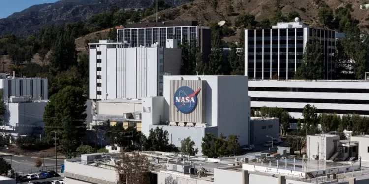 مهمة الهبوط على القمر,,, إيلون ماسك و”ناسا” يتبادلان الانتقادات