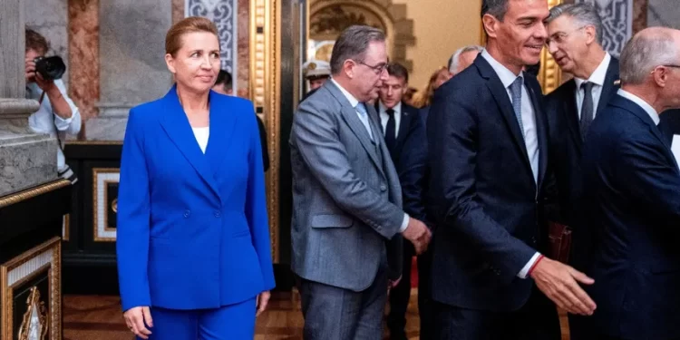 قادة أوروبا يجتمعون في كوبنهاجن وسط ترتيبات أمنية مشددة لمناقشة “حرب روسيا”