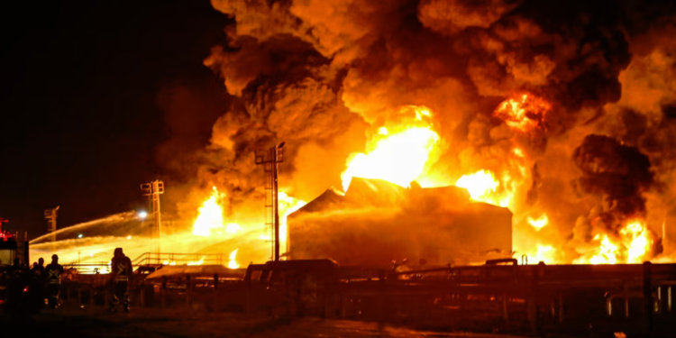 حريق مصفاة نفط في إيران
