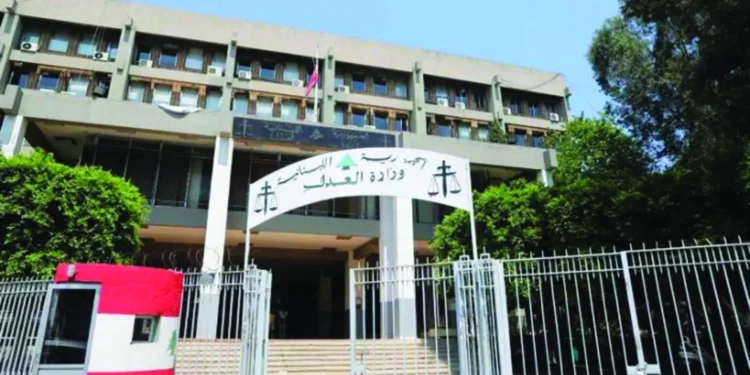 فرنسا تطلب من لبنان توقيف ثلاثة من كبار ضباط نظام الأسد بتهم جرائم حرب