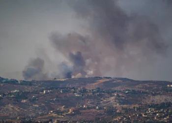 إسرائيل تستهدف عناصر من “حزب الله” داخل بنية تحتية بجنوب لبنان