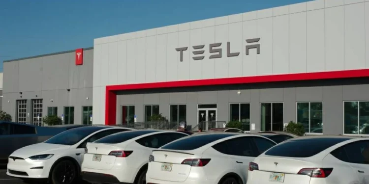 تسلا تعقد صفقة بملياري دولار مع سامسونغ لتخزين الطاقة