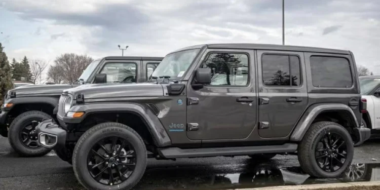 استدعاء 375 ألف سيارة رانجلر وجراند شيروكي حول العالم بسبب خطر اندلاع الحرائق