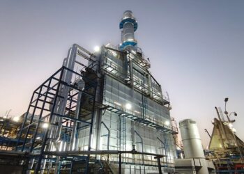 تشغيل تجريبي لمصفاتي الشمال وصلاح الدين بطاقة 140 ألف برميل يومياً