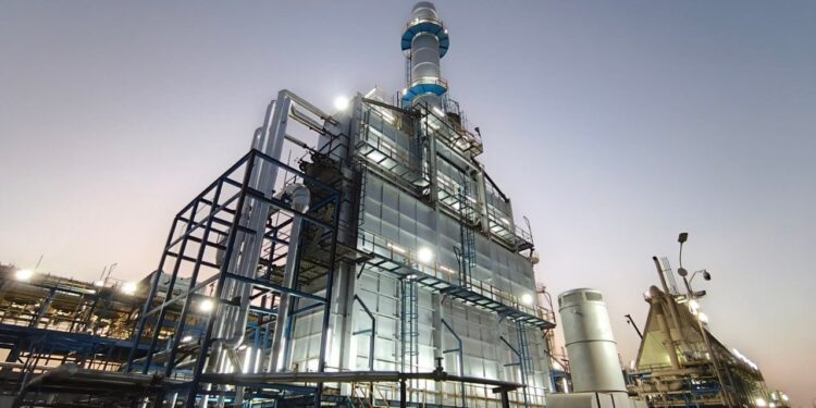 تشغيل تجريبي لمصفاتي الشمال وصلاح الدين بطاقة 140 ألف برميل يومياً