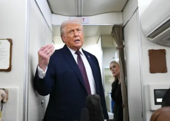 ترامب يعلن مشاركة غير مباشرة في محادثات إيران بجنيف وسط تصعيد عسكري