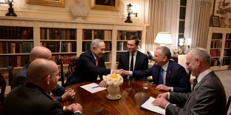 قبل لقاء ترمب… نتنياهو يتسلّم إحاطة أميركية عن محادثات مسقط مع إيران وسط حسابات أمنية مفتوحة