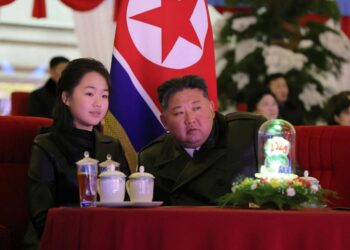 كوريا الشمالية التحضير لانتقال السلطة إلى الجيل الرابع