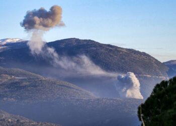 اسرائيل تشن ضربات على مواقع حزب الله جنوب لبنان وسط تصاعد التوتر الإقليمي