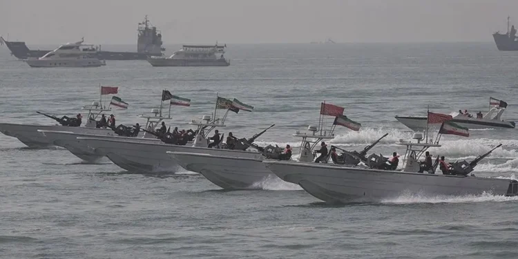 مناورات للحرس الثوري في مضيق هرمز تزامناً مع مباحثات مرتقبة مع واشنطن