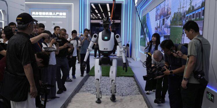 الصين بين الشيخوخة المتسارعة ورهان الروبوتات
