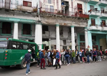 أزمة الوقود تشل خدمات النظافة في هافانا… والقمامة تتحول إلى تهديد صحي