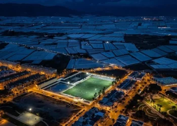 “البحر البلاستيكي في جنوب إسبانيا يغذي نصف مليار شخص سنوياً”