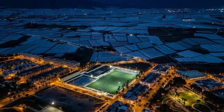 “البحر البلاستيكي في جنوب إسبانيا يغذي نصف مليار شخص سنوياً”