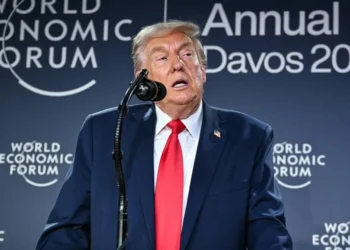 نيفادا تطالب بتعويضات بسبب الرسوم الجمركية وترامب يفرض ضريبة عالمية بنسبة 10%