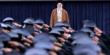 تصعيد إقليمي متسارع.. نقل المرشد الأعلى خامنئي خارج طهران وسط ضربات عنيفة