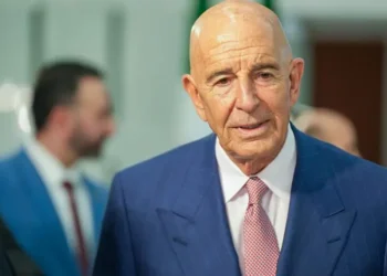 وثائق وزارة العدل تكشف استمرار التواصل بين توم براك وجيفري إبستين بعد إدانة الأخير عام 2008