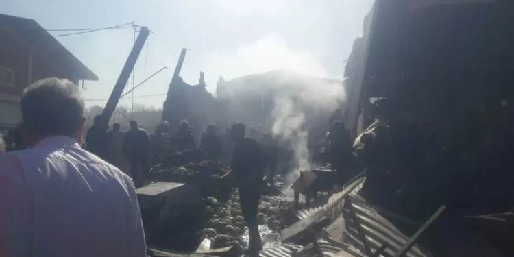 تحطم مروحية في أصفهان وتصاعد الدخان من موقع الحادث