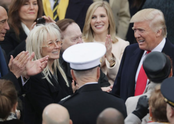 توم باراك في بغداد مبعوث سوريا الذي يحمل “ملف العراق” أيضاً… ماذا تريد واشنطن من بوابة الحدود؟