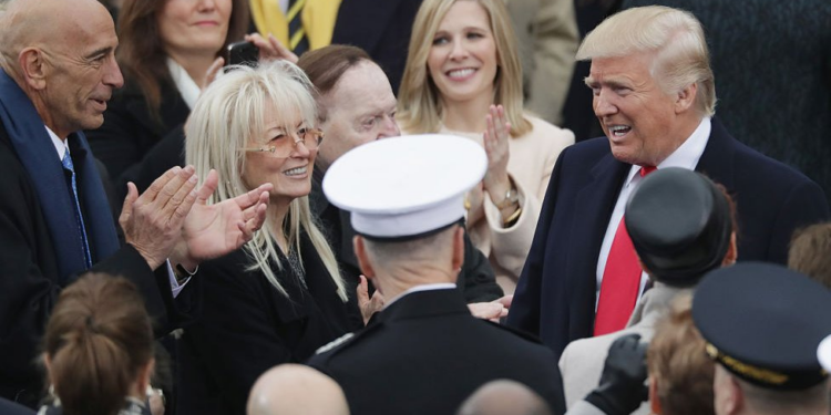 توم باراك في بغداد مبعوث سوريا الذي يحمل “ملف العراق” أيضاً… ماذا تريد واشنطن من بوابة الحدود؟