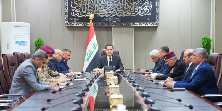 رئيس حكومة تصريف الأعمال يعقد اجتماعاً أمنياً موسعاً ويؤكد رفض العراق للانزلاق في الحرب