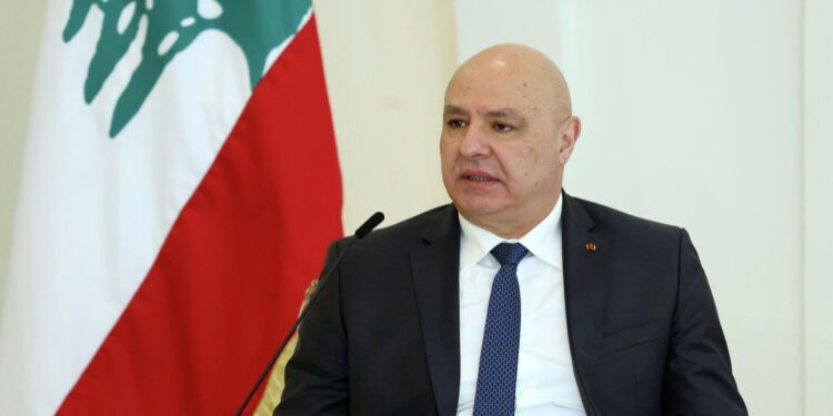 عون يطلب تدخل فرنسا لوقف التمدد العسكري الإسرائيلي