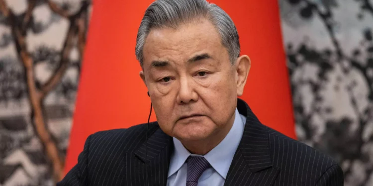 وزير الخارجية الصيني: الصراع في الشرق الأوسط ما كان ينبغي أن يبدأ ويهدد الاستقرار الإقليمي