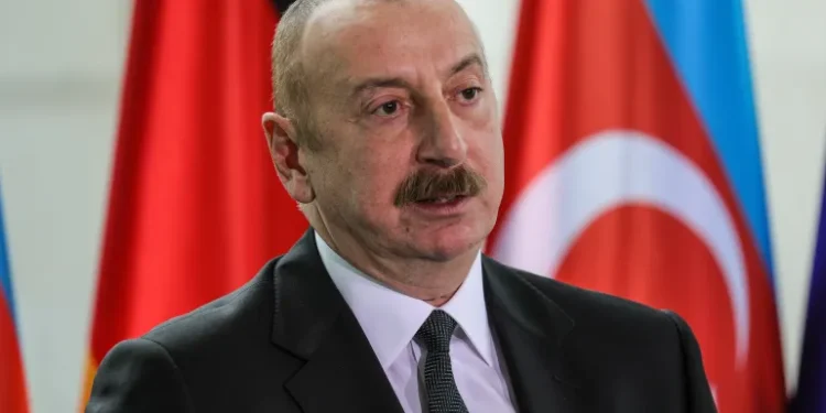 علييف يأمر الجيش الأذربيجاني بالتحضير لرد عسكري على إيران بعد اتهامها بقصف ناختشيفان