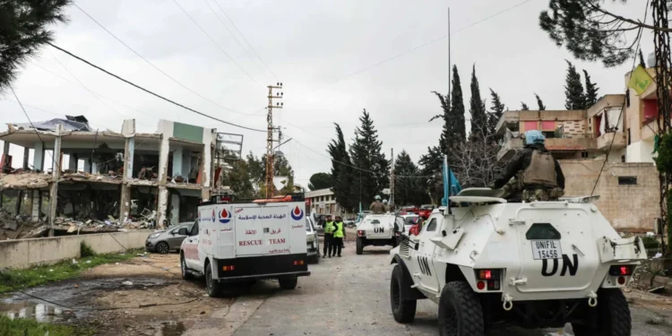 مقذوف يصيب مقر “يونيفيل” في الناقورة مع تصاعد المواجهات جنوب لبنان