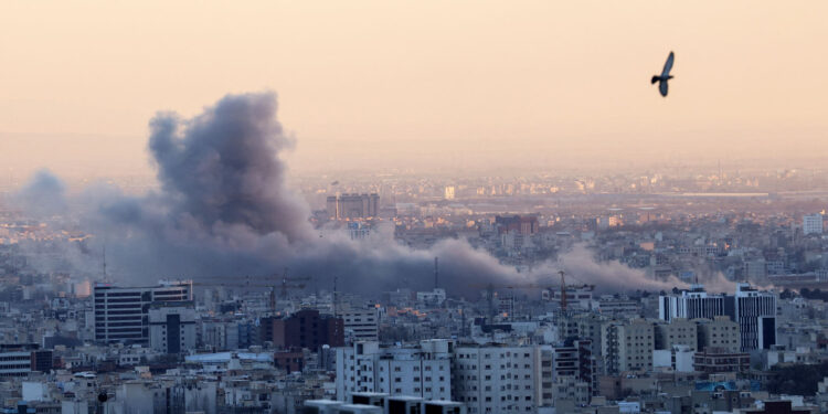 انفجارات تهز طهران مع تصاعد الضربات الإسرائيلية على إيران