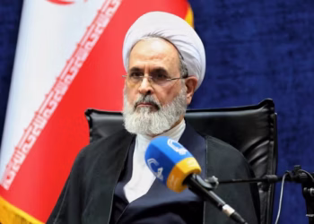 إيران تعين مجلس قيادة مؤقتاً بعد مقتل خامنئي وسط تصاعد التوتر الإقليمي