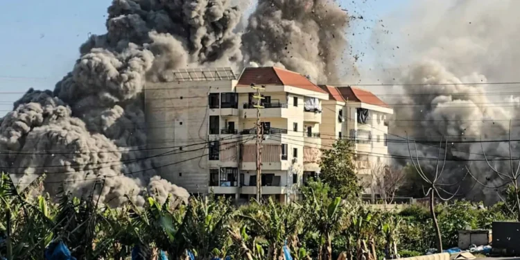 إسرائيل استخدمت الفوسفور الأبيض في قصف بلدة جنوب لبنان